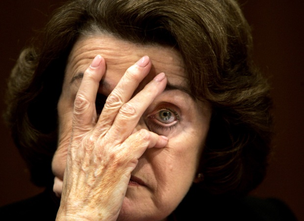 Dianne Feinstein Proposes Bill to Mandate Vax or Testing for Domestic Flights