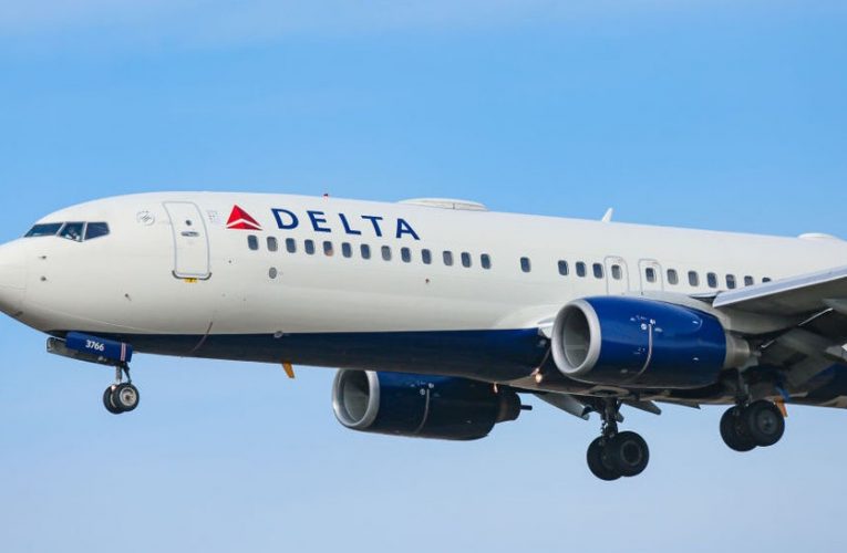 Delta Air Lines CEO Ditches ‘Divisive Vaccine Mandate