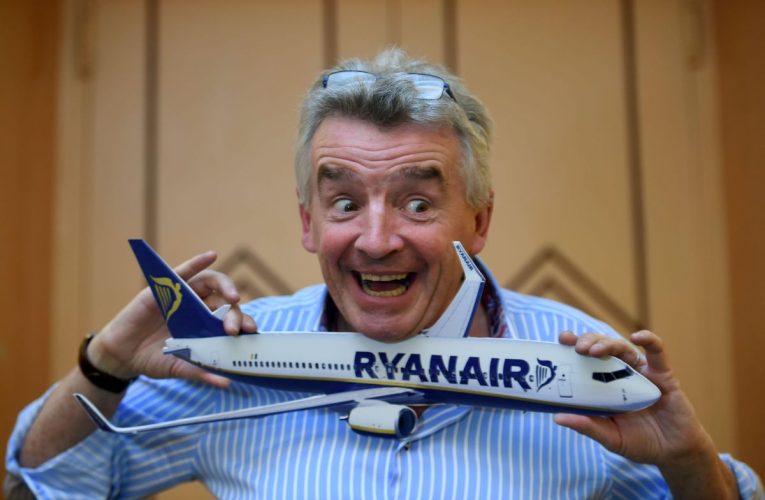 Airline CEO Says ‘Idiot’ Anti-Vaxxers Should Not Be Allowed to Fly, Shop for Groceries
